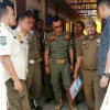 Kasi Opsdal Alfien Fadilah SH saat memimpin razia kos-kosan.